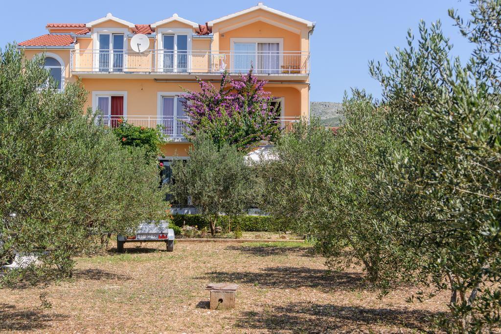 טרוגיר Apartments Grgic מראה חיצוני תמונה
