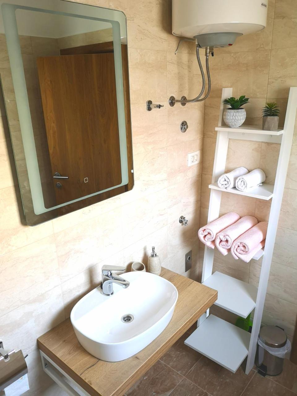 טרוגיר Apartments Grgic מראה חיצוני תמונה